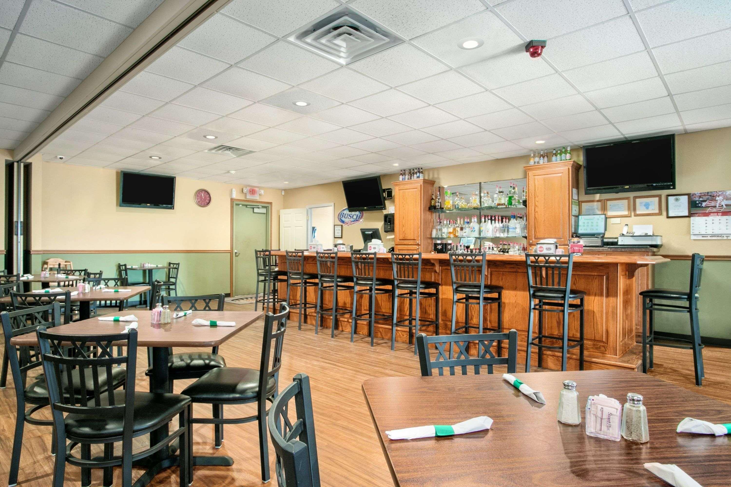 Super 8 By Wyndham Grayville Εξωτερικό φωτογραφία